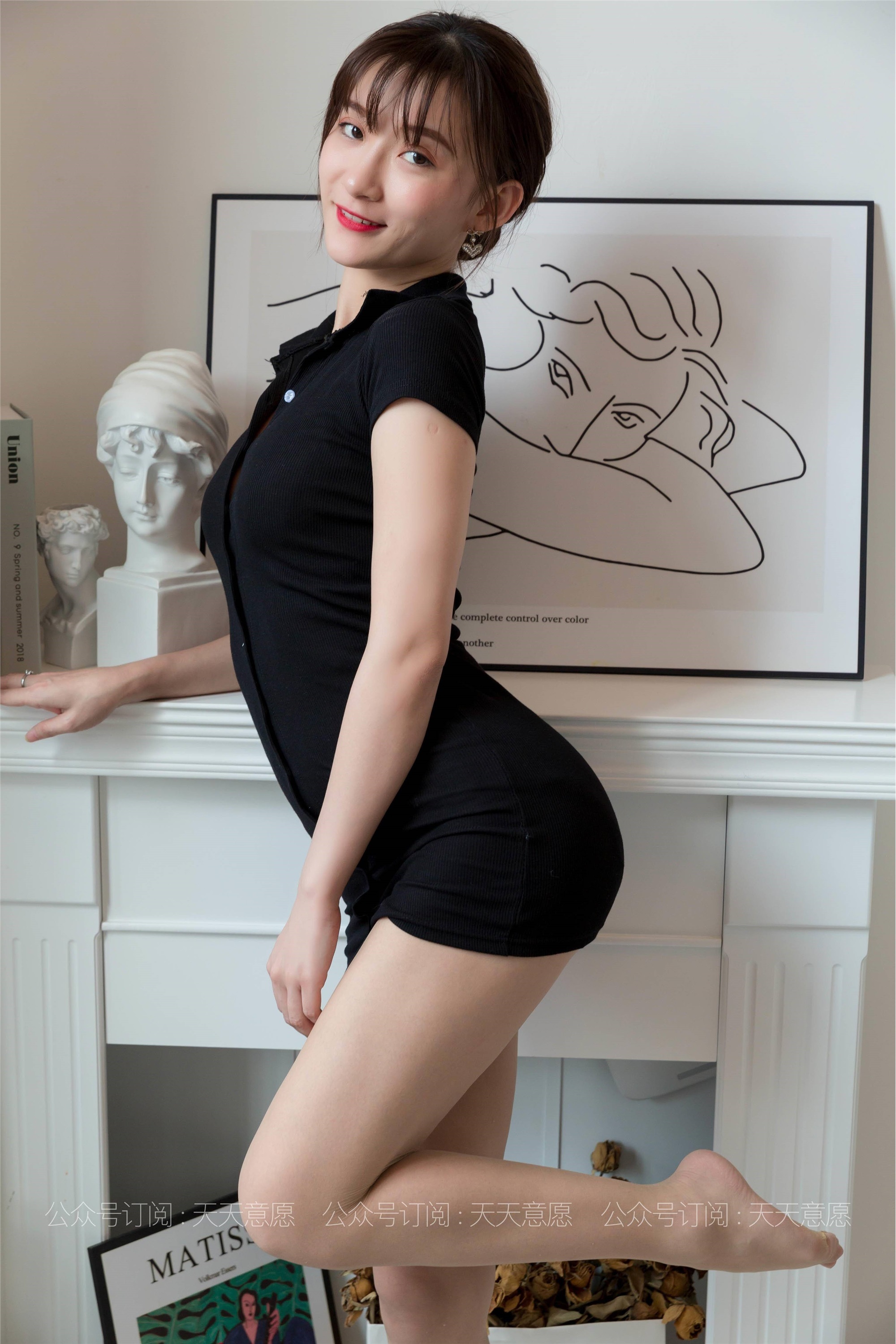 IESS异思趣向 - 模特：秋秋《超短的包臀裙》